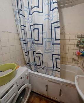 2-к квартира, вторичка, 52м2, 1/9 этаж