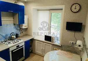 2-к квартира, вторичка, 43м2, 1/4 этаж